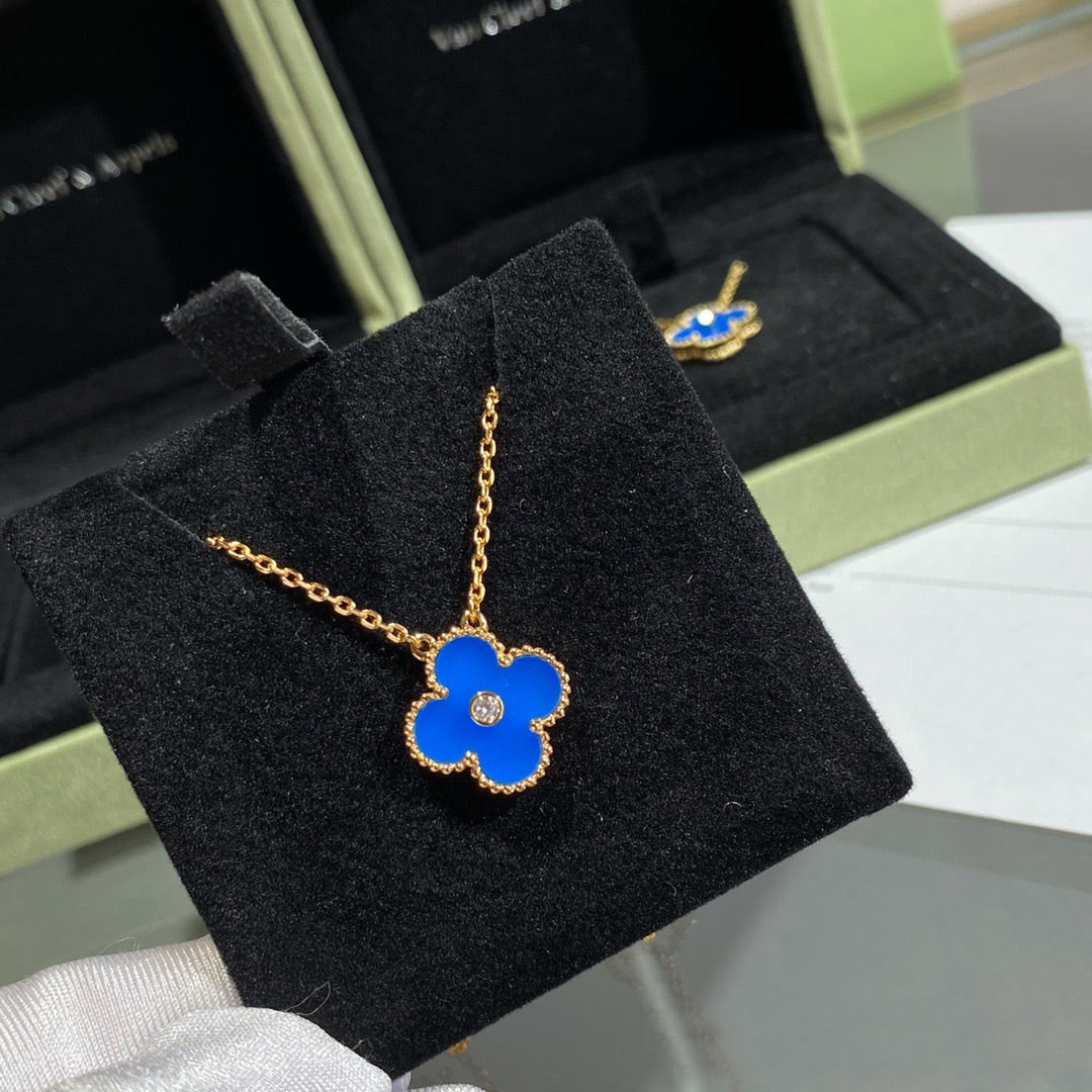 [Auream]CLOVER 15MM DIAMOND AND BLUE AGATE NECKLACE