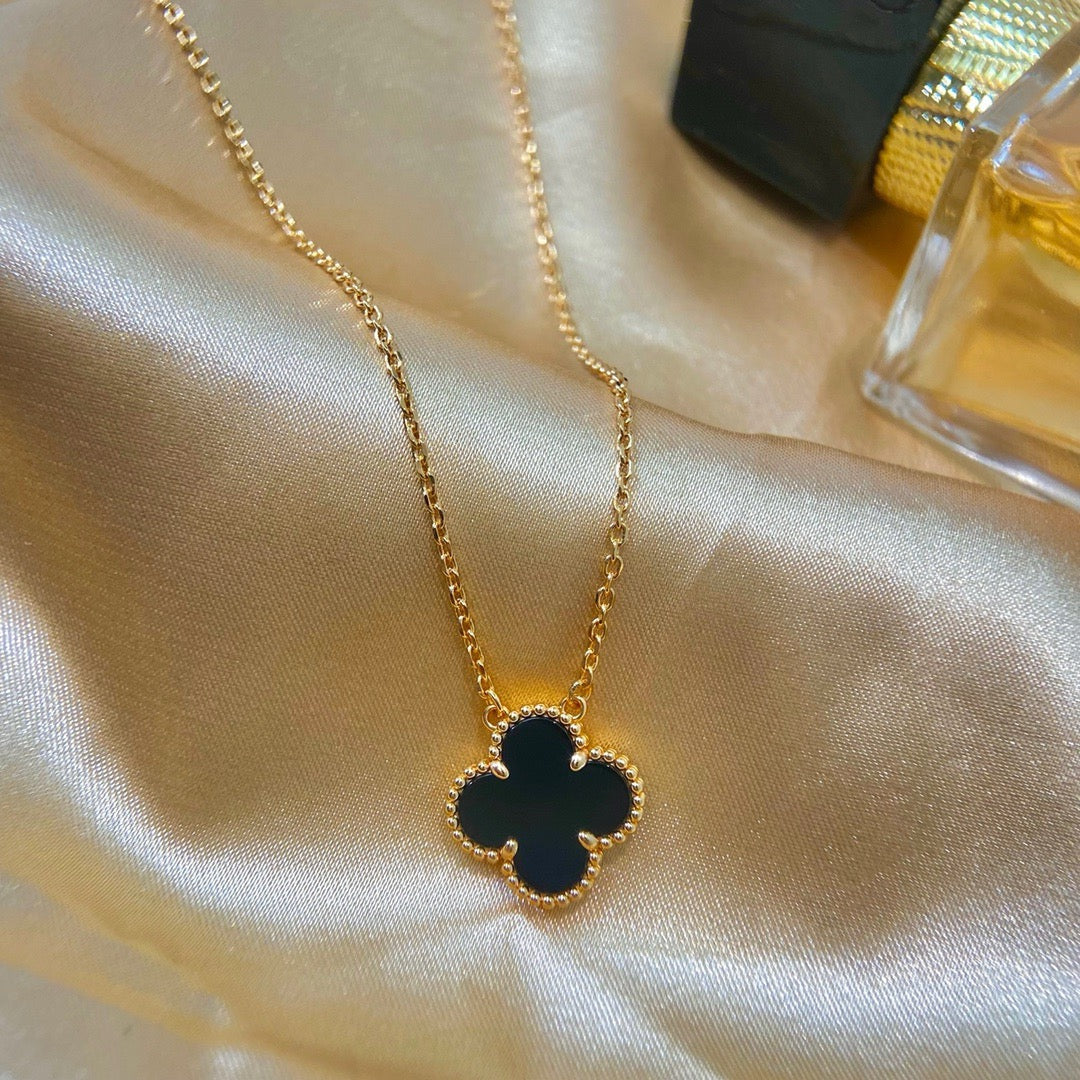 [Auream]CLOVER 15MM BLACK ONYX SINGLE FLOWER NECKLACE