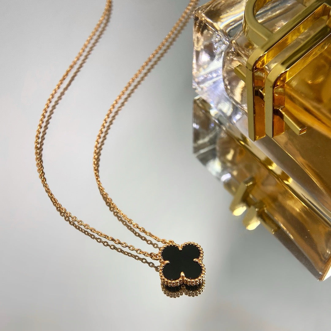 [Auream]CLOVER 15MM BLACK ONYX SINGLE FLOWER NECKLACE