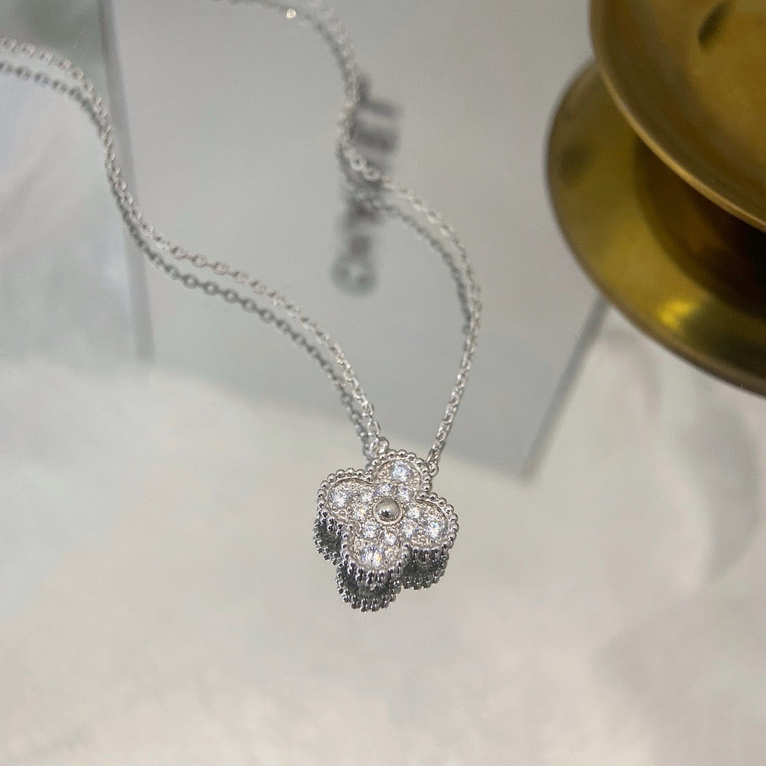 [Auream]CLOVER 15MM DIAMOND SINGLE FLOWER NECKLACE