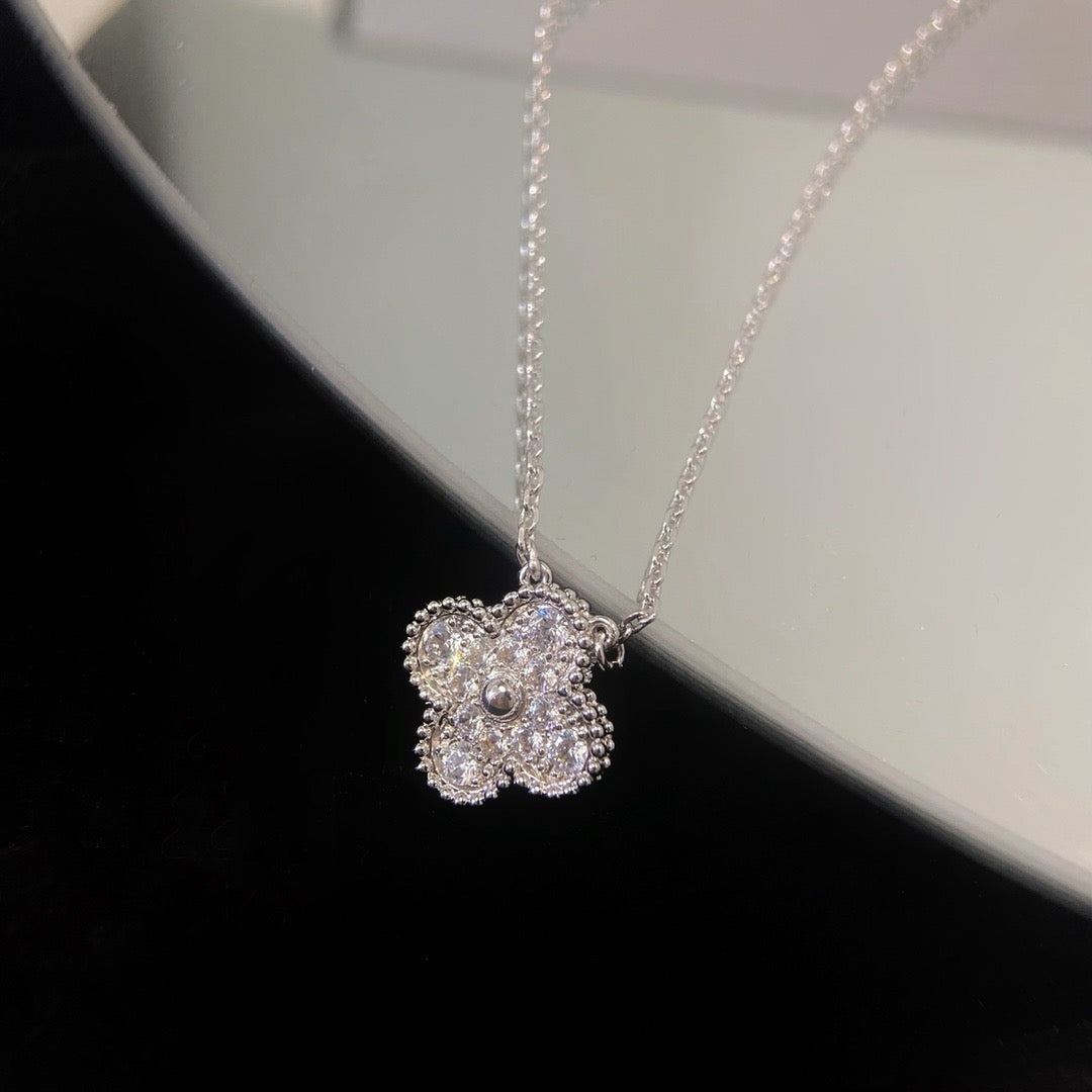 [Auream]CLOVER 15MM DIAMOND SINGLE FLOWER NECKLACE