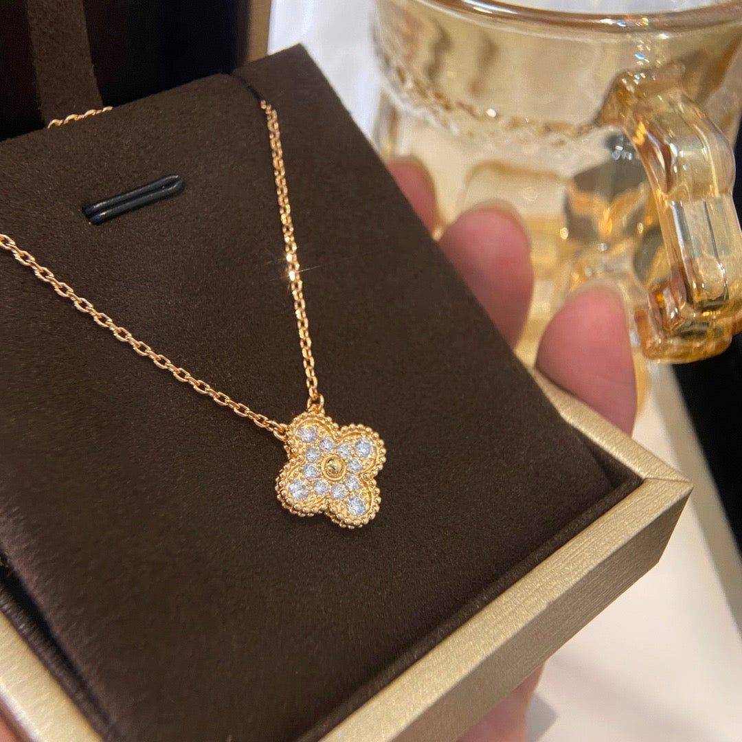 [Auream]CLOVER 15MM DIAMOND SINGLE FLOWER NECKLACE