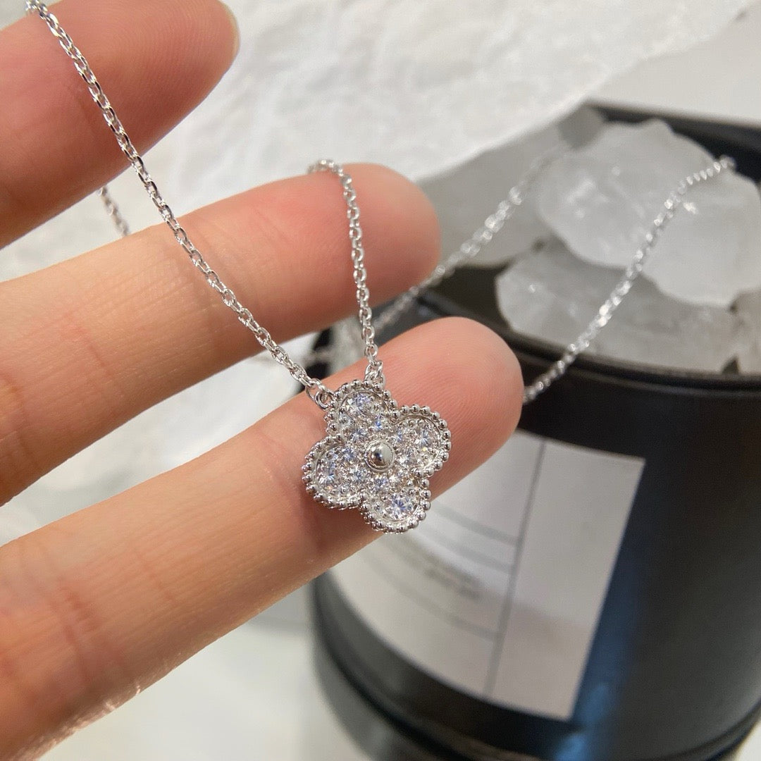 [Auream]CLOVER 15MM DIAMOND SINGLE FLOWER NECKLACE