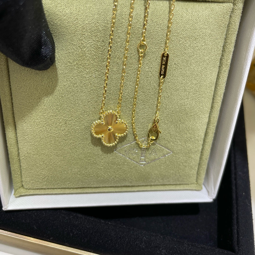[Auream]CLOVER 15MM LASER NECKLACE