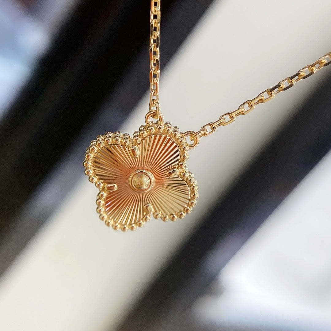 [Auream]CLOVER 15MM LASER NECKLACE