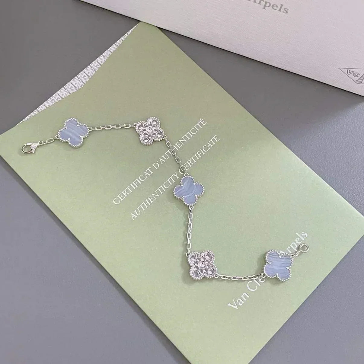 [Auream] CLOVER 5 MOTIF PURPLE CHALCEDONY BRACELET COLLECTION