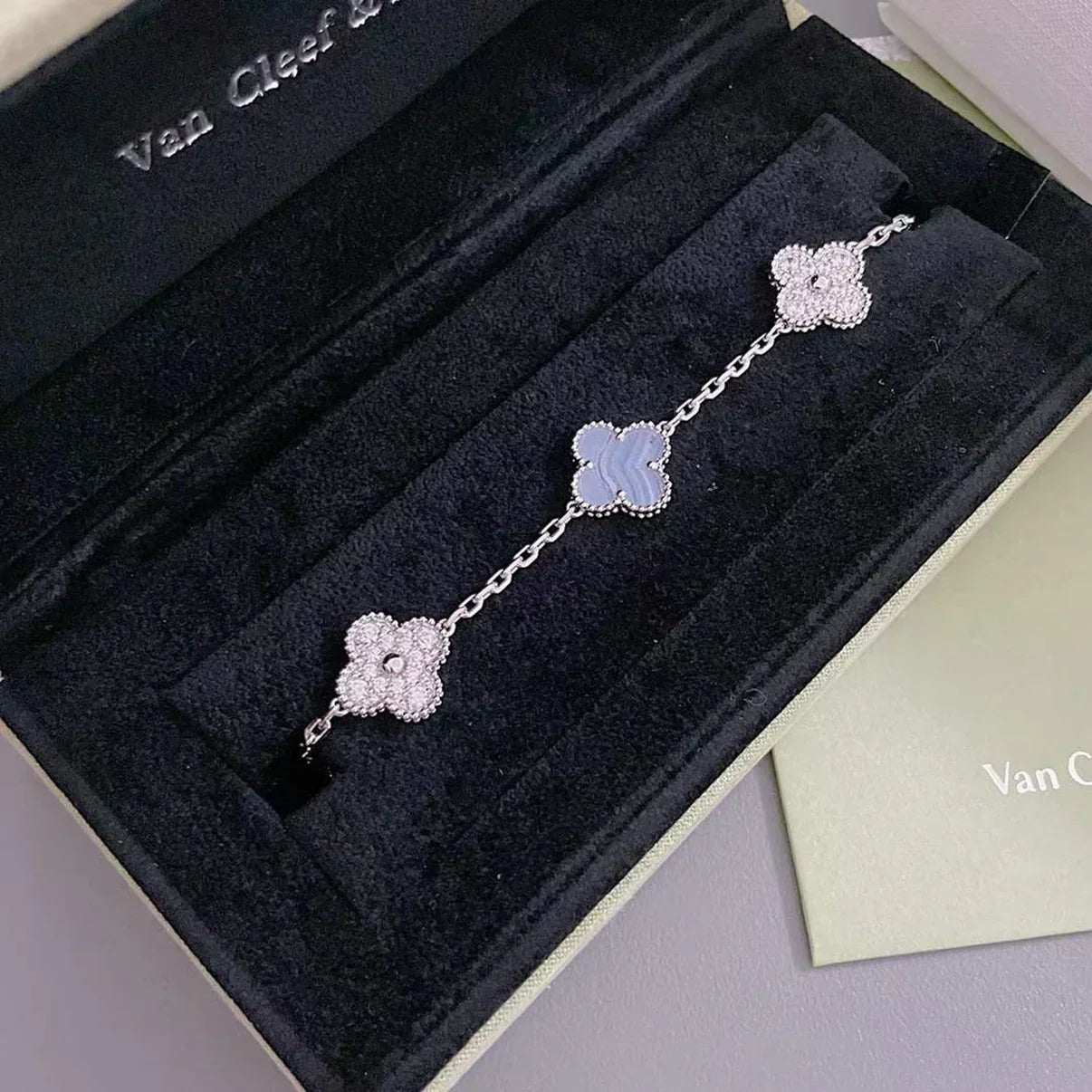 [Auream] CLOVER 5 MOTIF PURPLE CHALCEDONY BRACELET COLLECTION