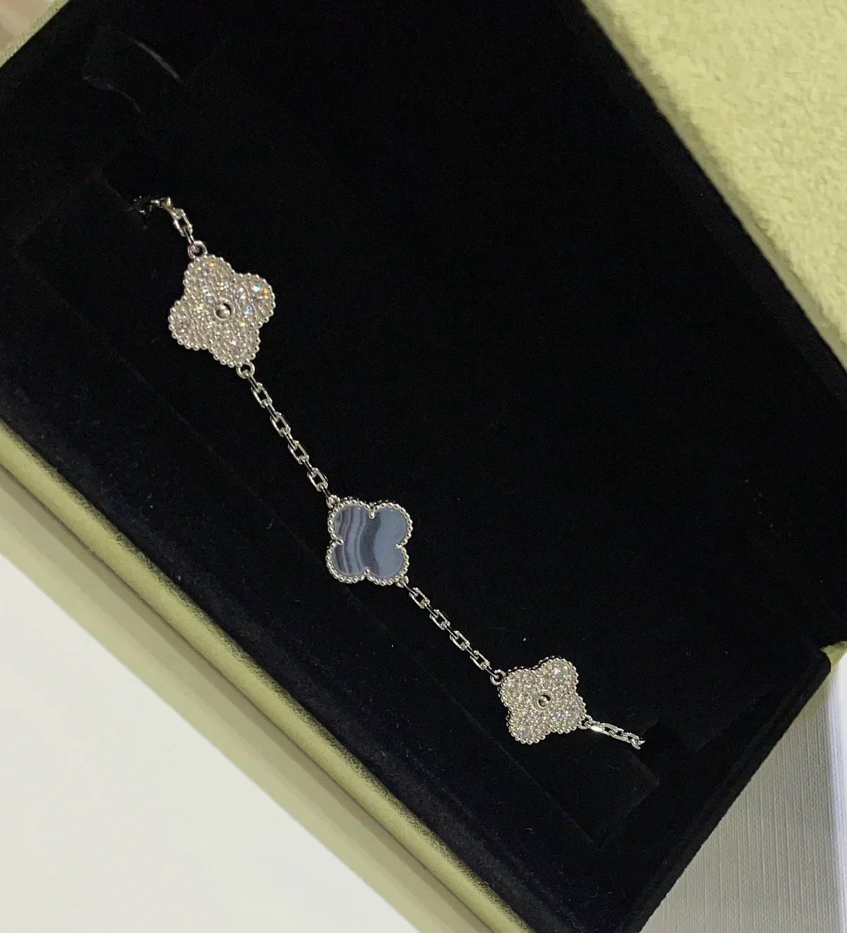 [Auream] CLOVER 5 MOTIF PURPLE CHALCEDONY BRACELET COLLECTION