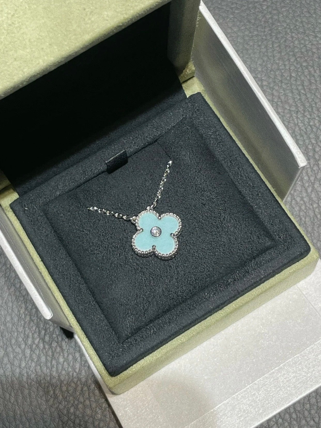 [Auream]CLOVER 1 DIAMOND LIGHT BLUE SILVER NECKLACE
