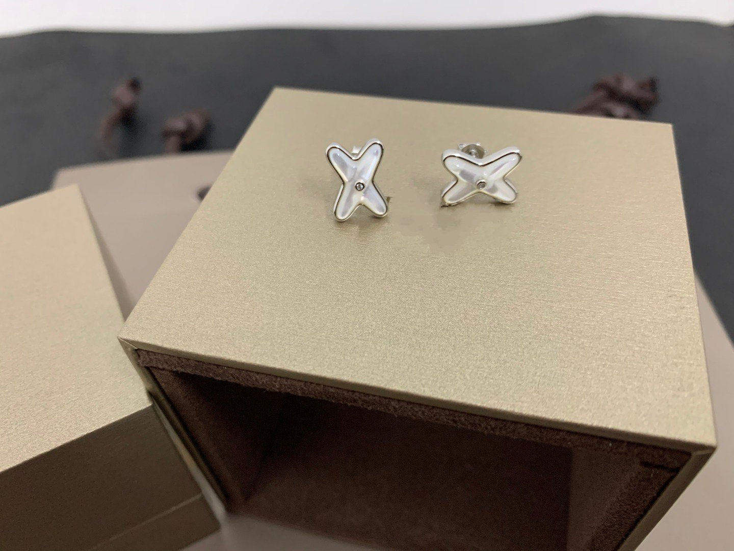[Auream]JEUX DE WHITE MOP SILVER DIAMOND EARRINGS