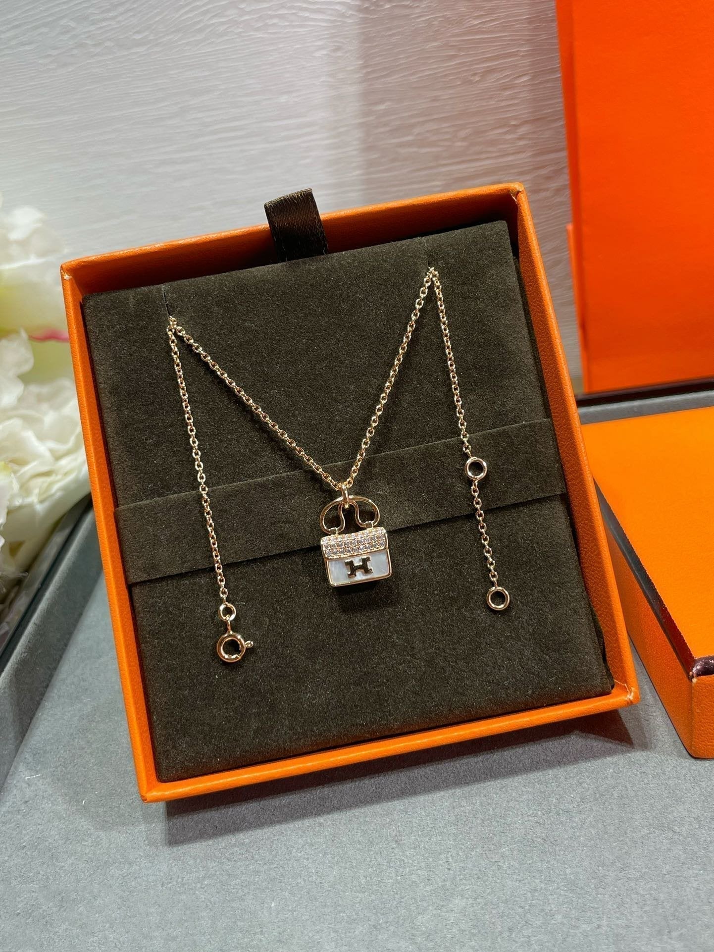 [Auream]H CIRCE MOISSANITE PENDANT NECKLACE GOLD