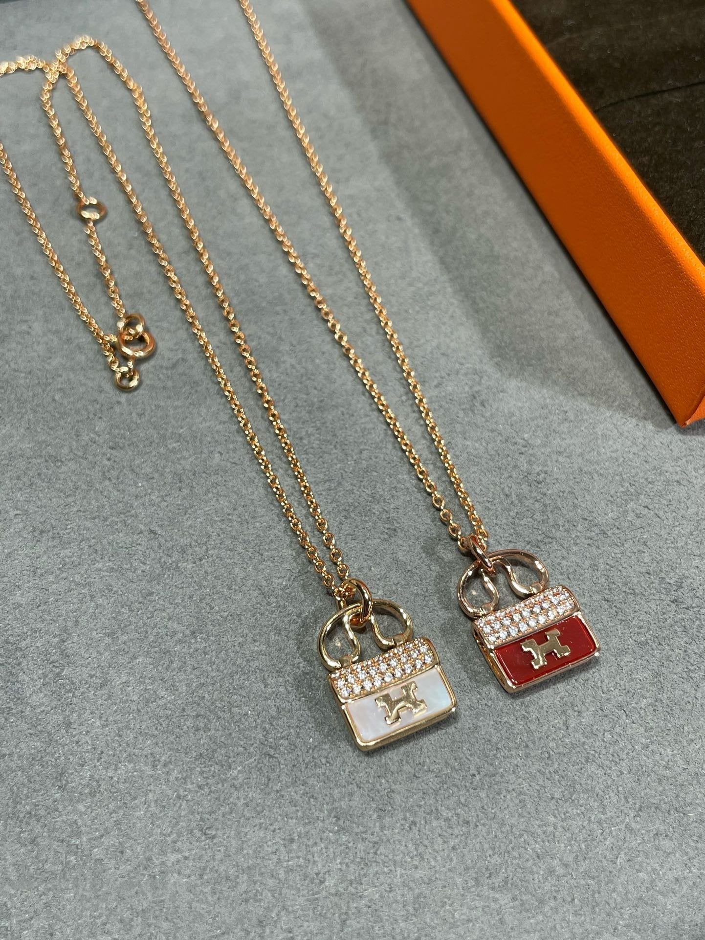 [Auream]H CIRCE MOISSANITE PENDANT NECKLACE GOLD