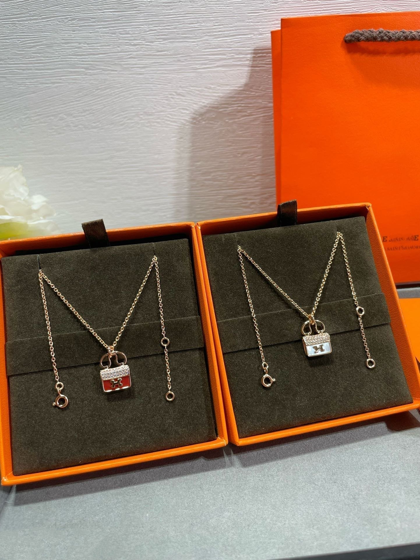 [Auream]H CIRCE MOISSANITE PENDANT NECKLACE GOLD