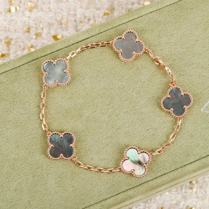[Auream] CLOVER 5 MOTIF GRAY MOP BRACELET COLLECTION