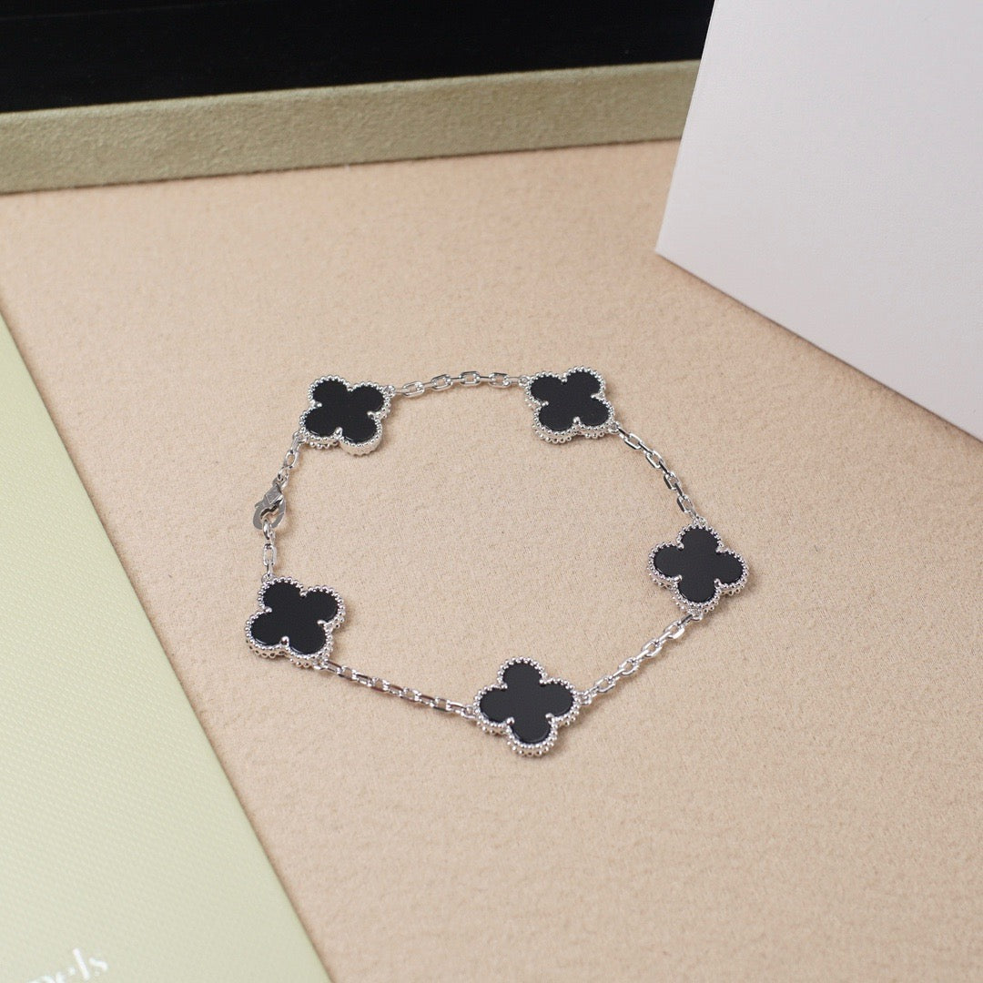 [Auream] CLOVER 5 MOTIF ONYXS BRACELET COLLECTION