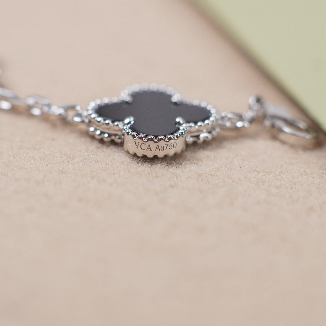 [Auream] CLOVER 5 MOTIF ONYXS BRACELET COLLECTION