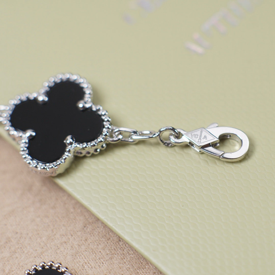 [Auream] CLOVER 5 MOTIF ONYXS BRACELET COLLECTION