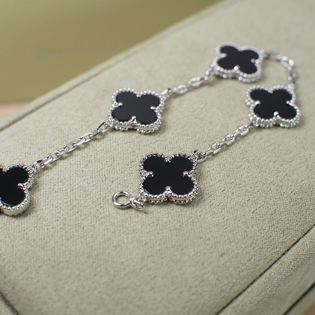 [Auream] CLOVER 5 MOTIF ONYXS BRACELET COLLECTION