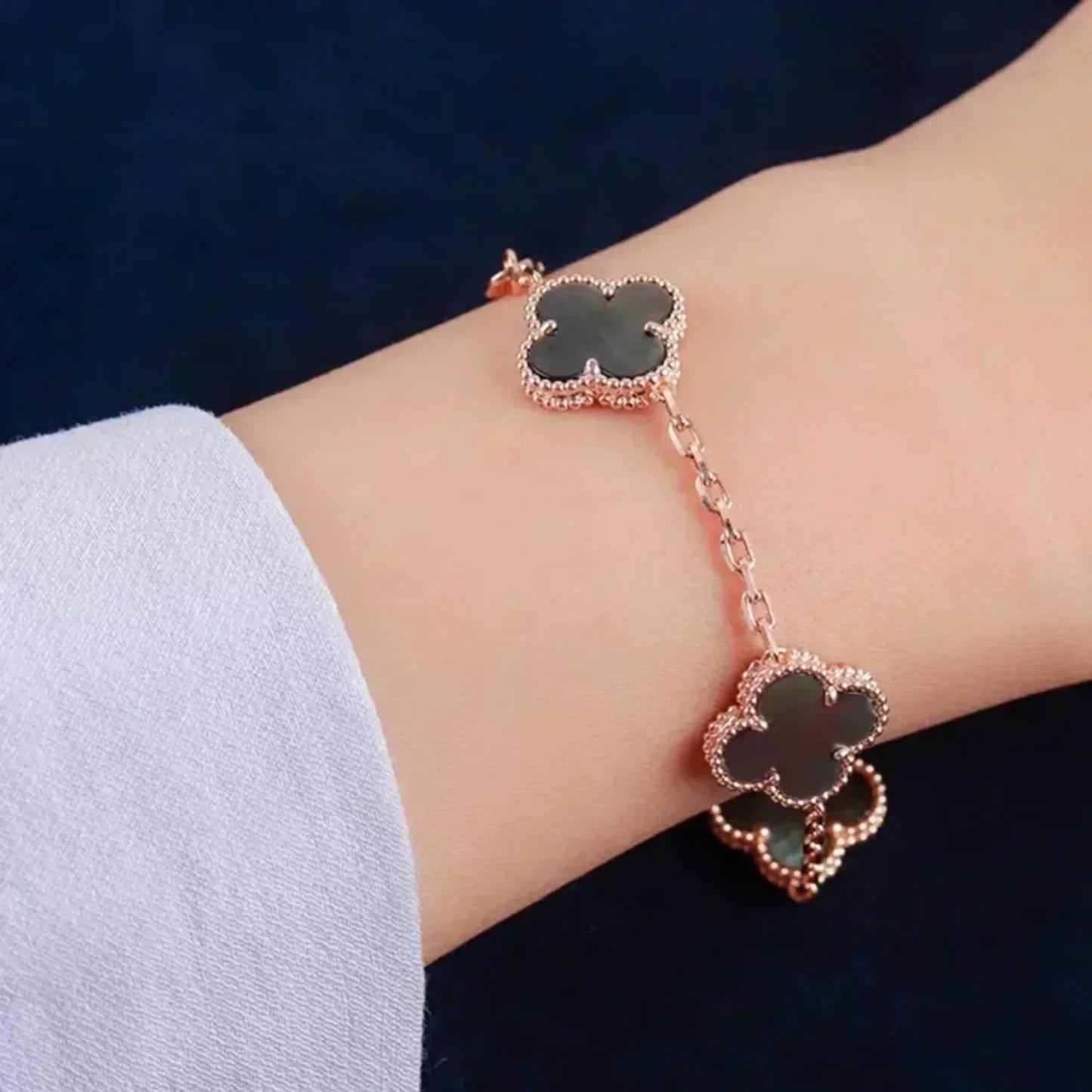 [Auream] CLOVER 5 MOTIF GRAY MOP BRACELET COLLECTION