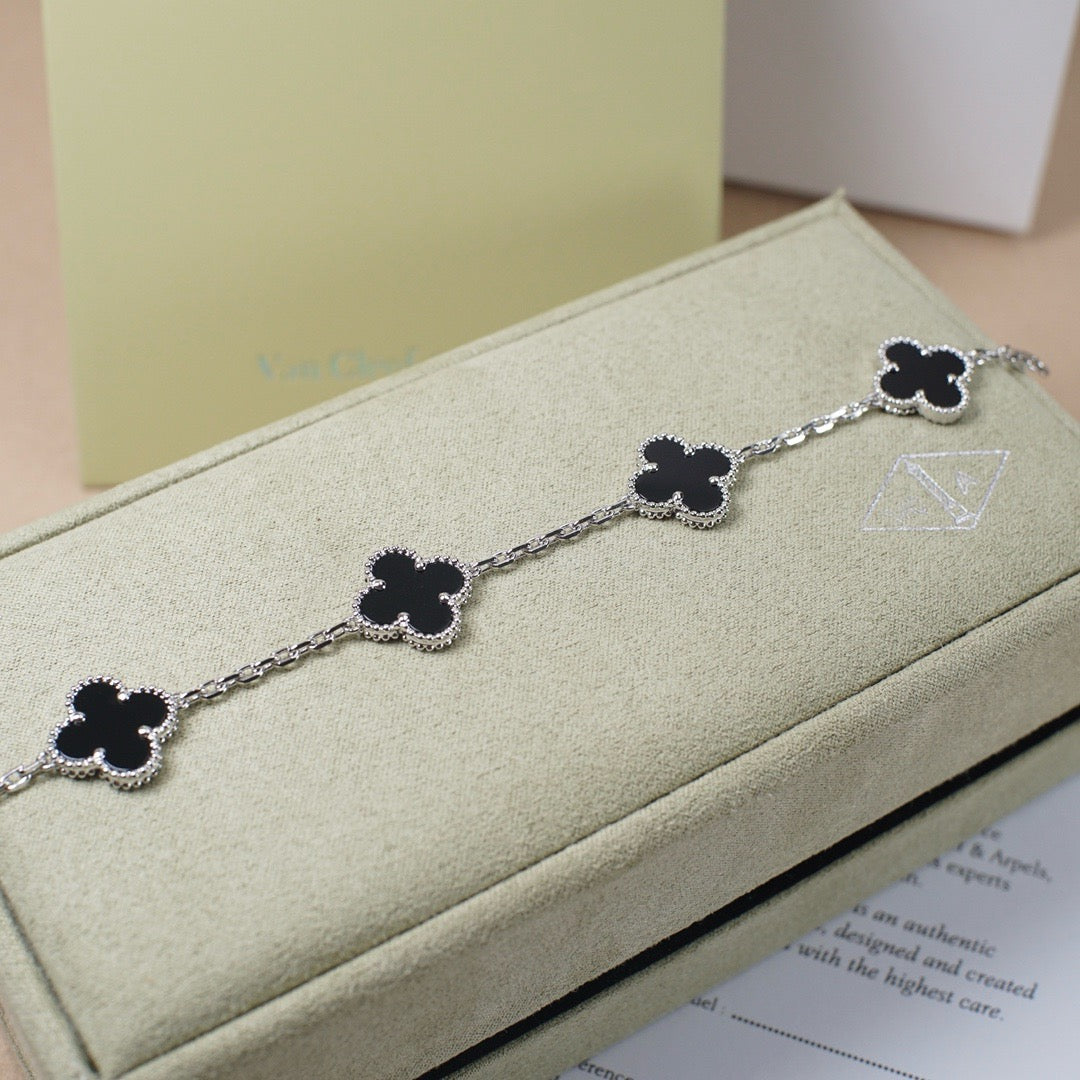 [Auream] CLOVER 5 MOTIF ONYXS BRACELET COLLECTION