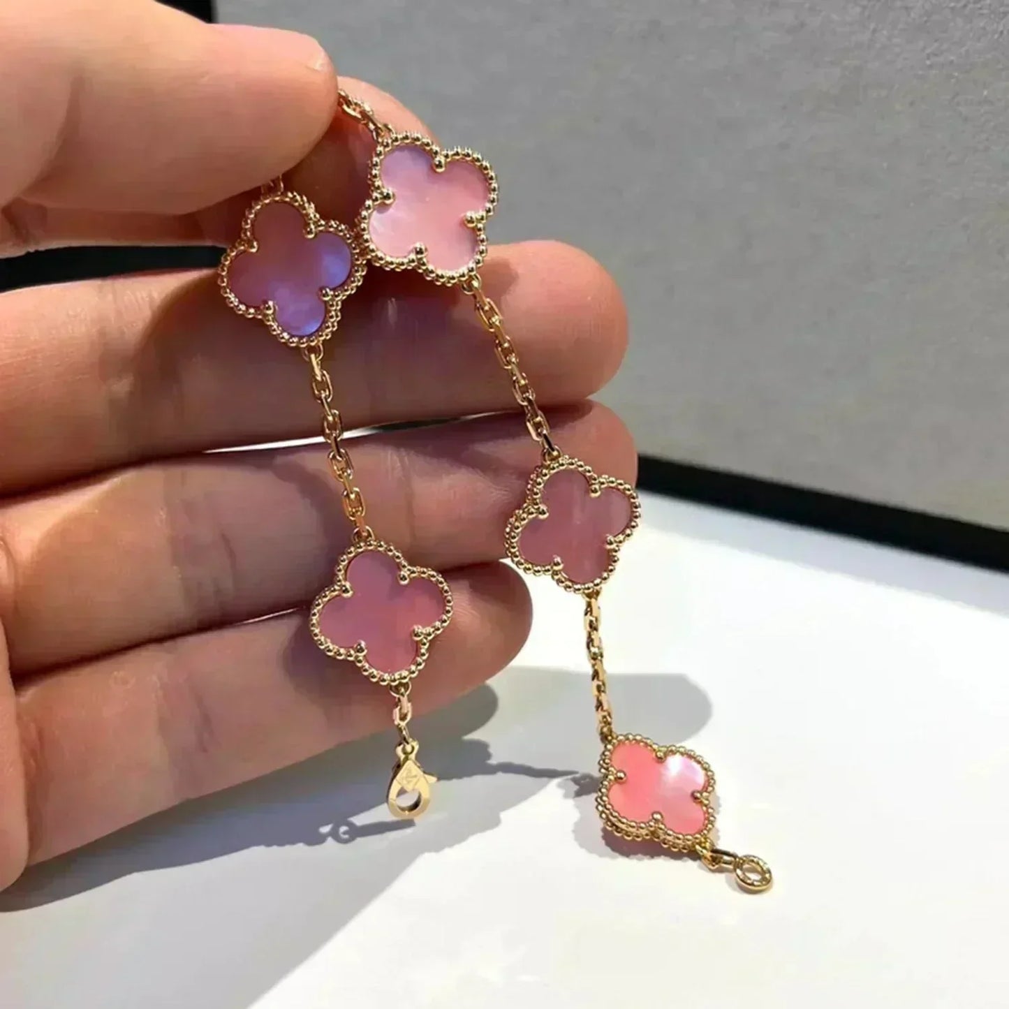 [Auream] CLOVER 5 MOTIFS  PINK MOP BRACELET COLLECTION