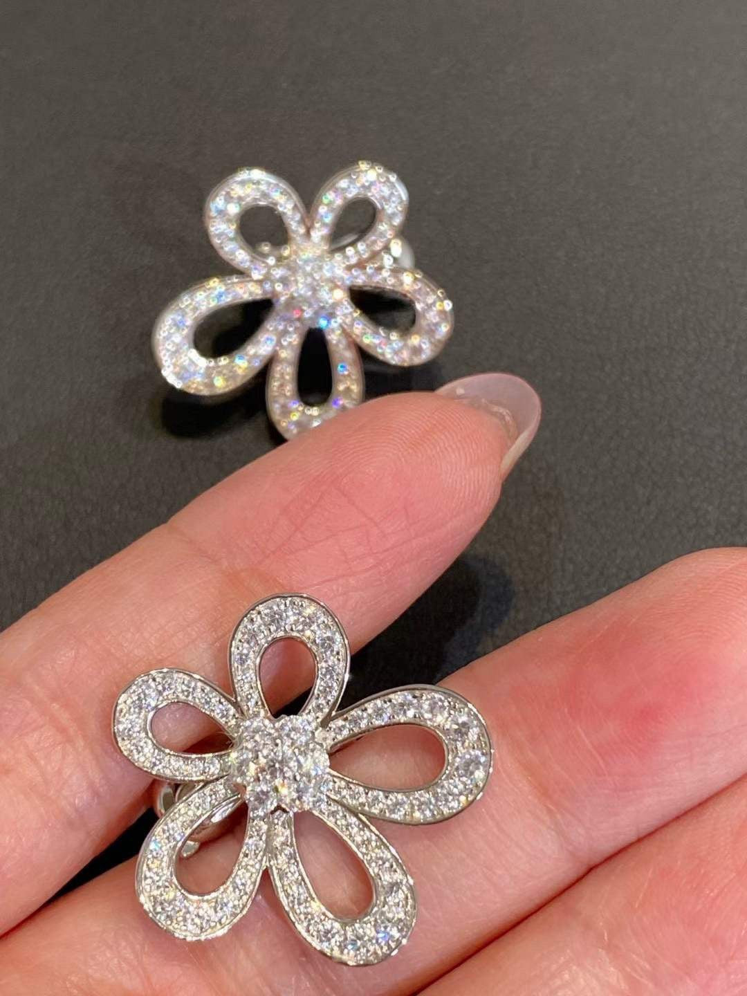 [Auream]FLOWERLACE EARRINGS FULL DIAMONDS