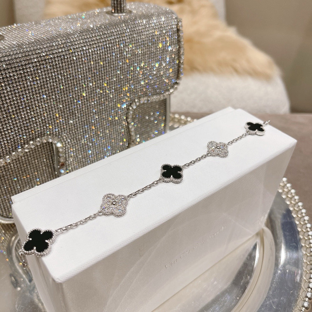 [Auream] CLOVER 5 MOTIF ONYXS BRACELET COLLECTION