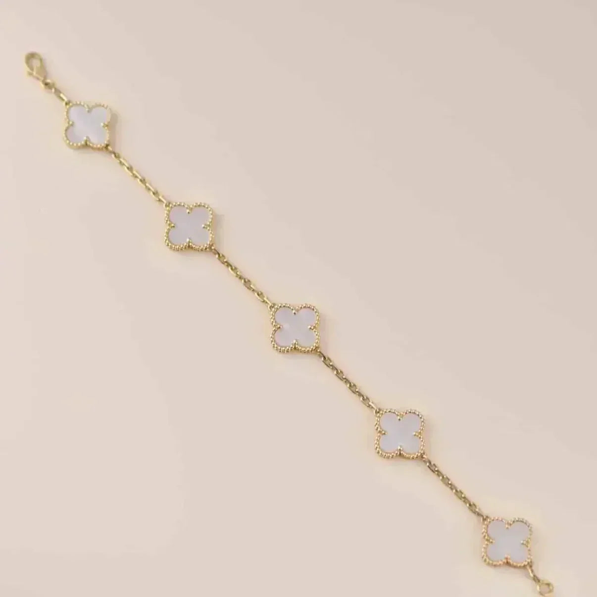 [Auream]CLOVER WHITE PEARL MOP 5 MOTIF BRACELET COLLECTION