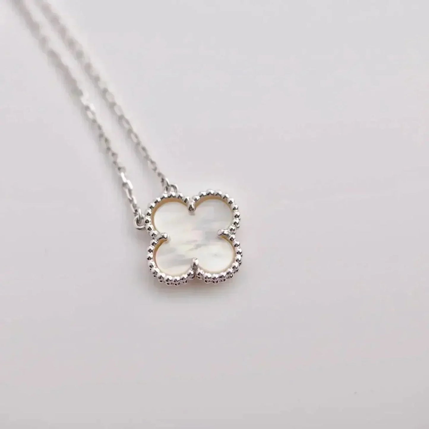 [Auream]CLOVER  15MM WHITE MOTHER-OF-PEARL SILVER