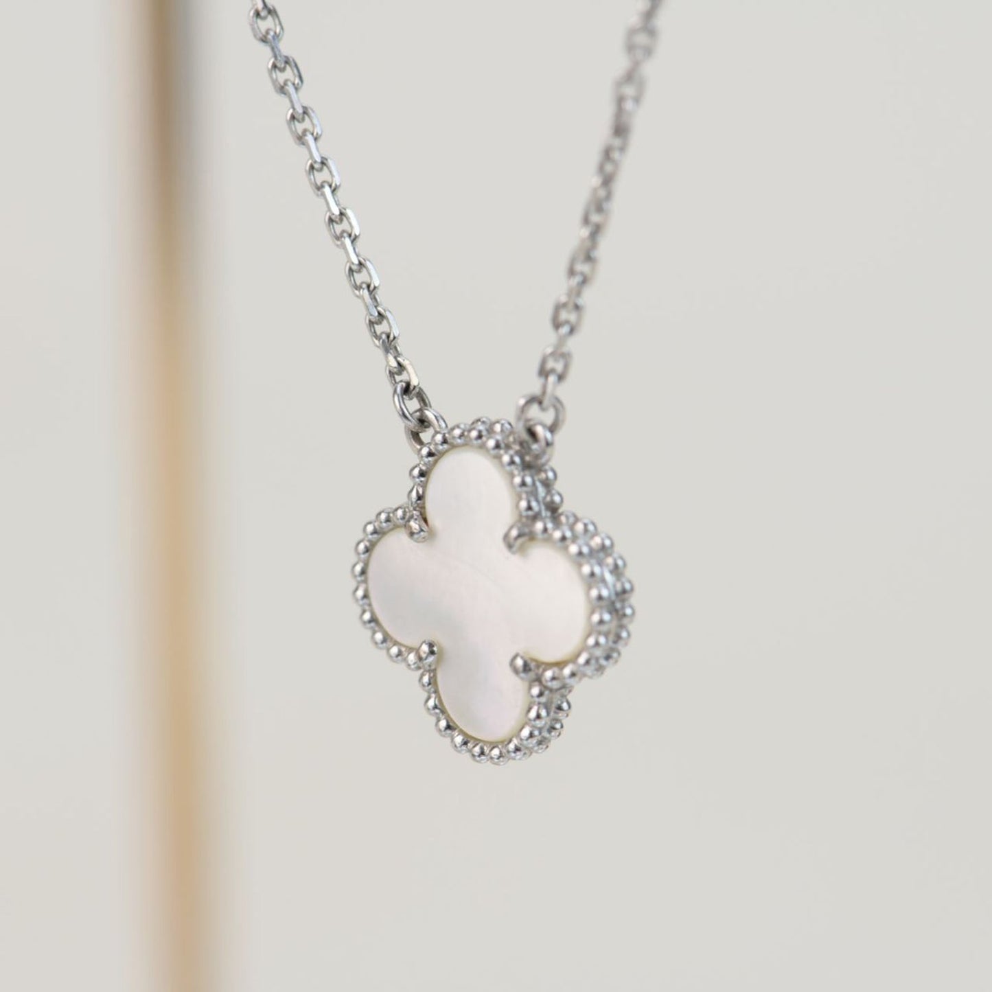 [Auream]CLOVER  15MM WHITE MOTHER-OF-PEARL SILVER