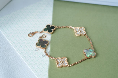 [Auream] CLOVER 5 MOTIF GRAY MOP BRACELET COLLECTION