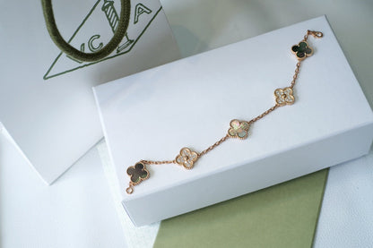 [Auream] CLOVER 5 MOTIF GRAY MOP BRACELET COLLECTION