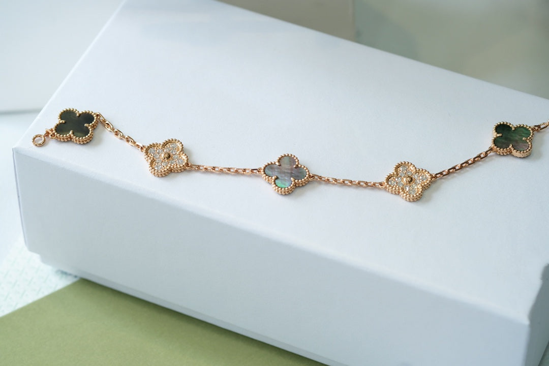[Auream] CLOVER 5 MOTIF GRAY MOP BRACELET COLLECTION