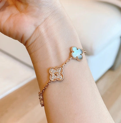 [Auream] CLOVER 5 MOTIF GRAY MOP BRACELET COLLECTION