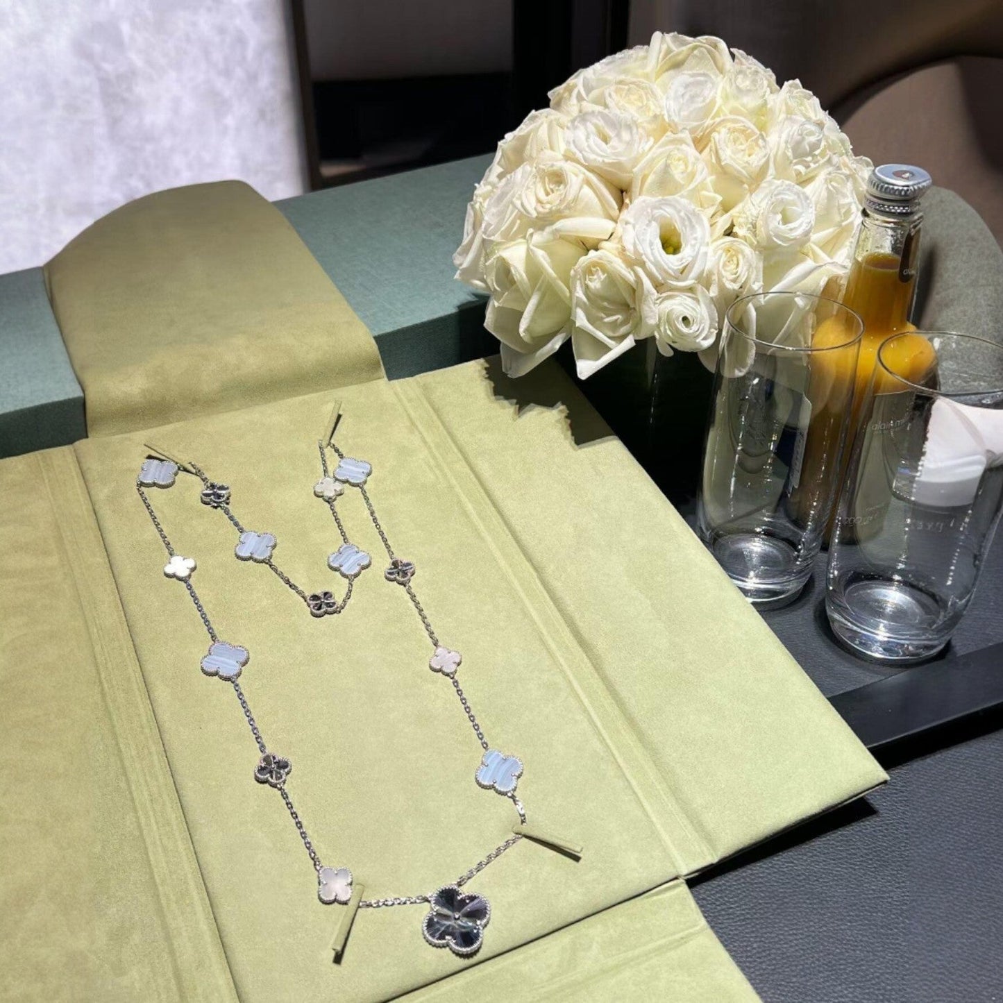 [Auream]DETACHABLE CLOVER 15(11+4) FLOWER SILVER NECKLACE SET