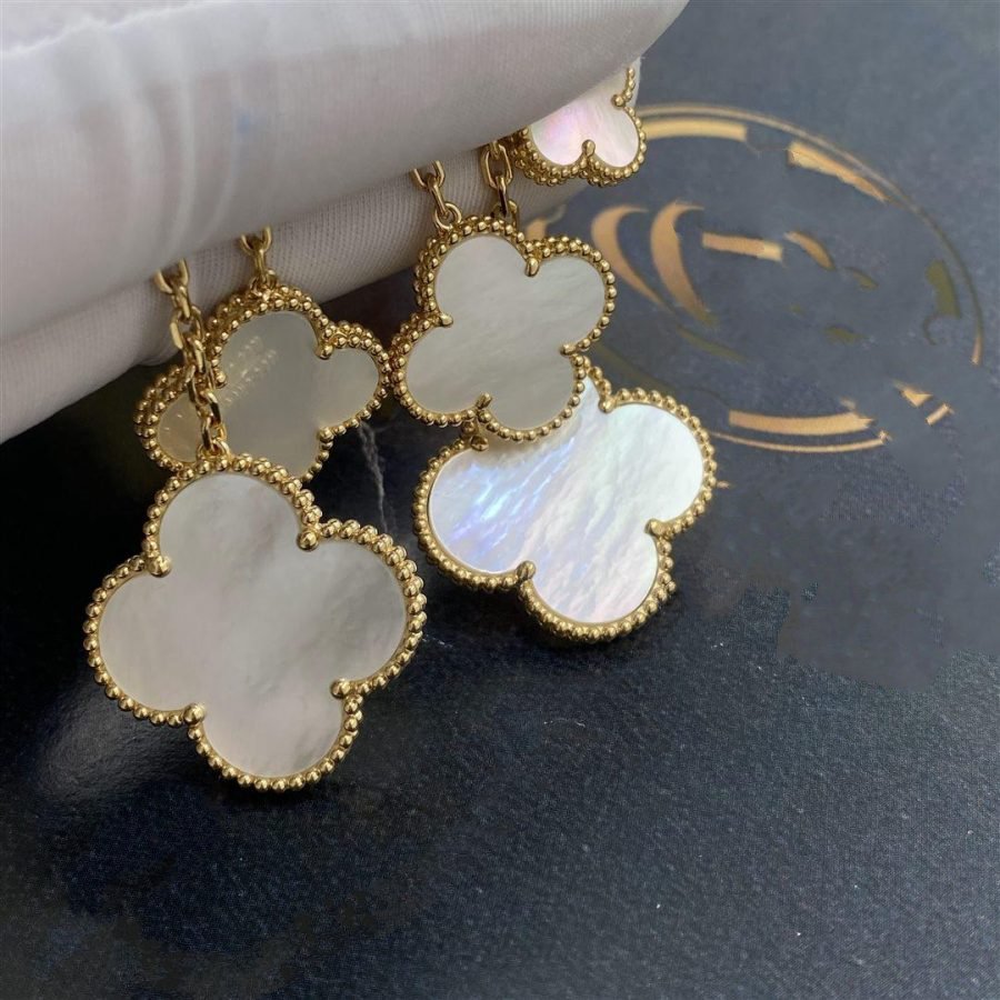 [Auream]CLOVER EARRINGS WHITE MOP 4 MOTIFS GOLD