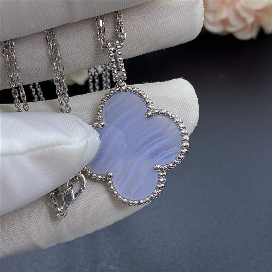 [Auream]CLOVER SILVER CHALCEDONY BIG CLOVER NECKLACE