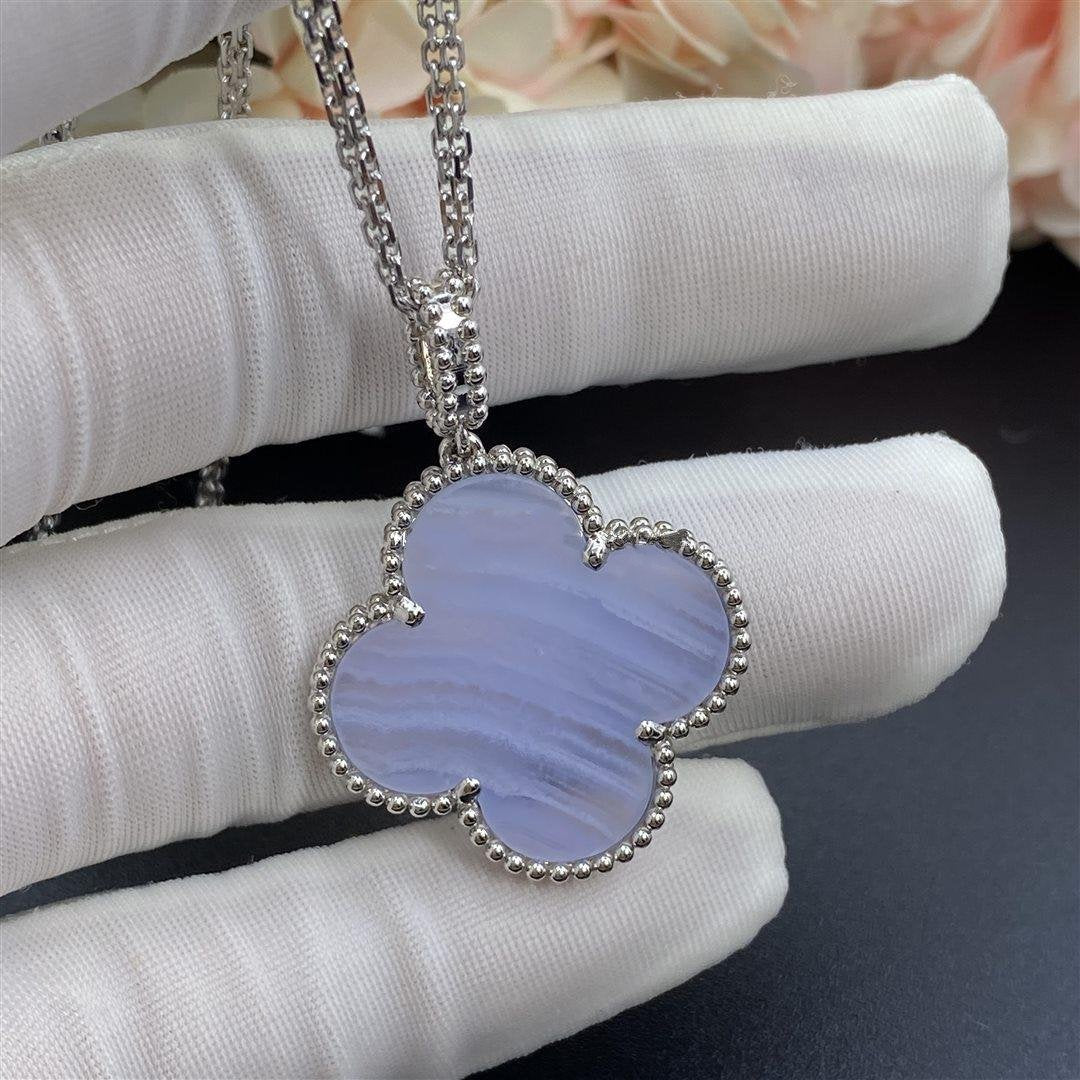 [Auream]CLOVER SILVER CHALCEDONY BIG CLOVER NECKLACE