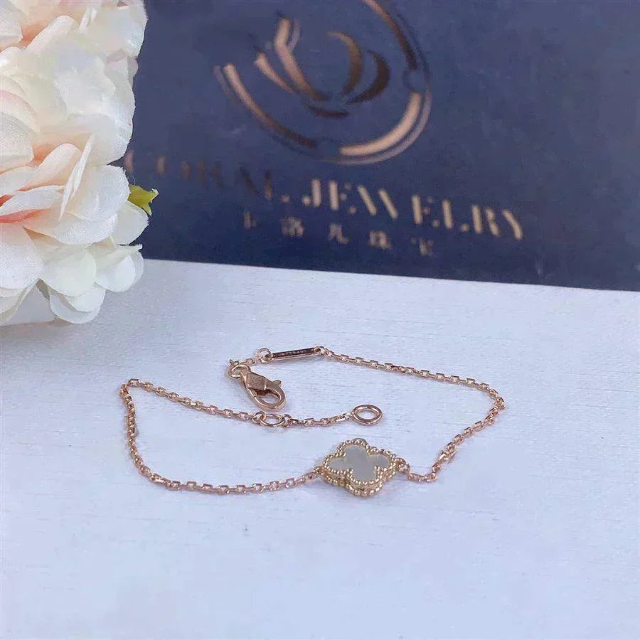 [Auream]CLOVER WHITE MOP SINGLE FLOWER BRACELET