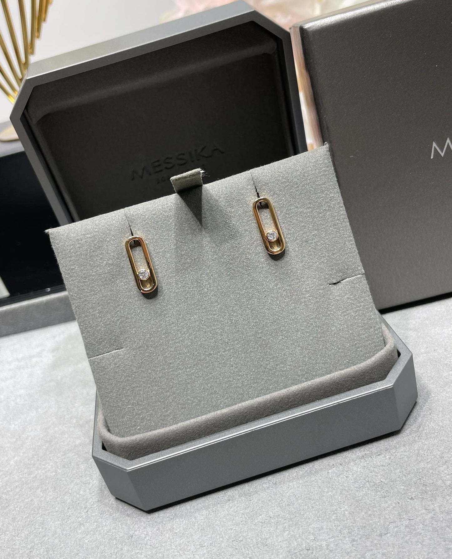 [Auream]MOVE UNO SMALL 1 DIAMOND EARRINGS