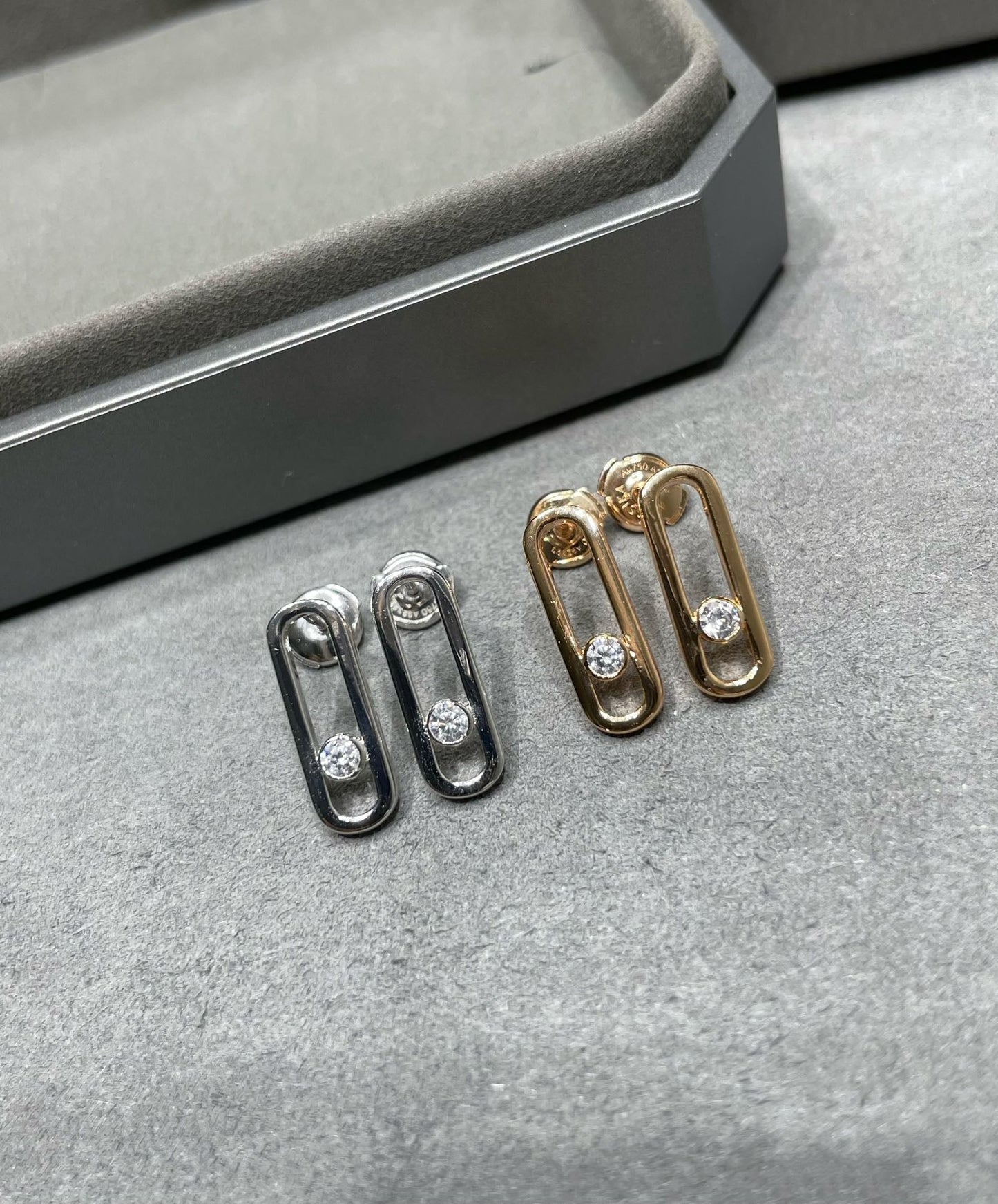 [Auream]MOVE UNO SMALL 1 DIAMOND EARRINGS