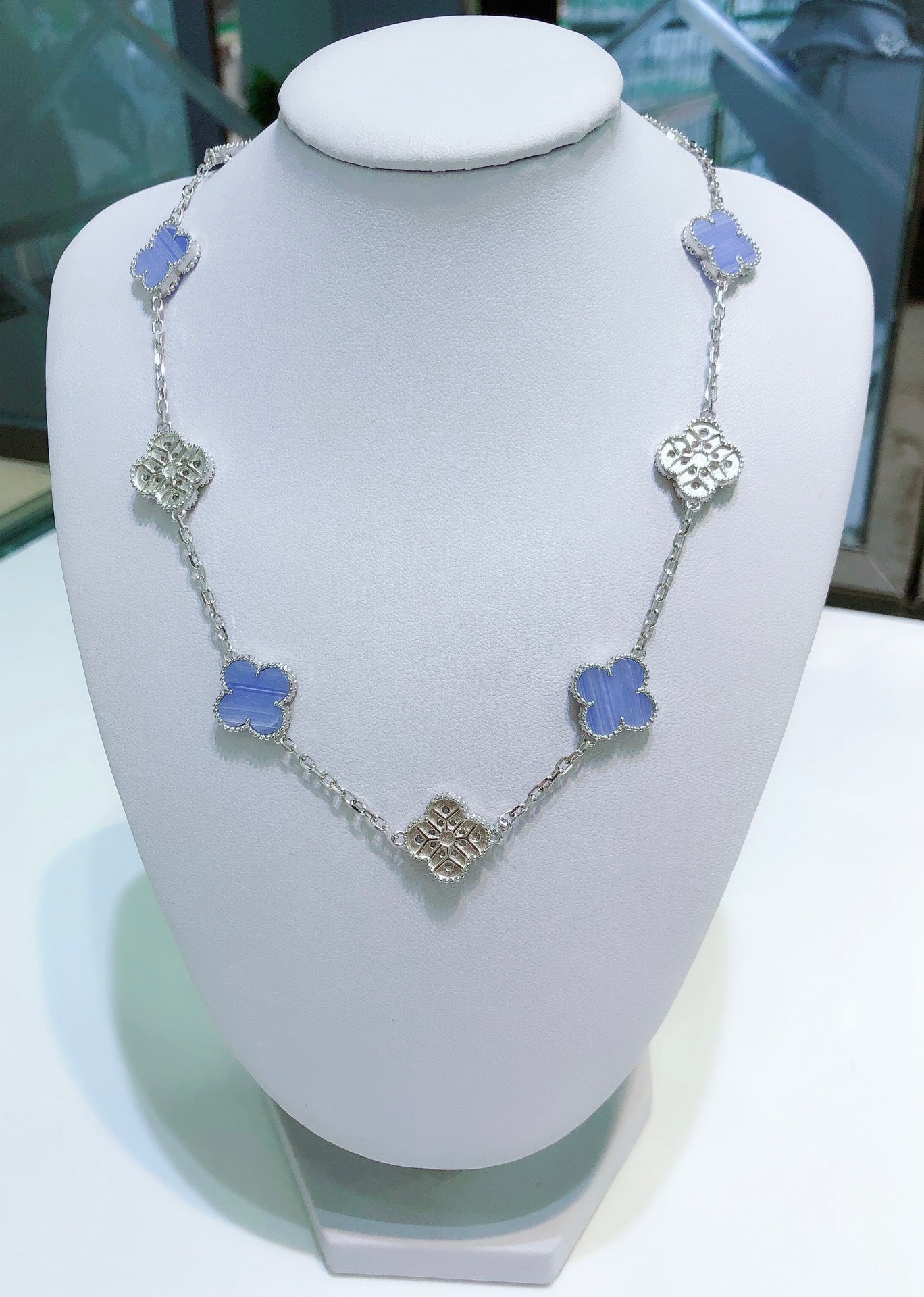 [Auream]CLOVER 10 MOTIFS CHALCEDONY DIAMONDS SILVER NECKLACE
