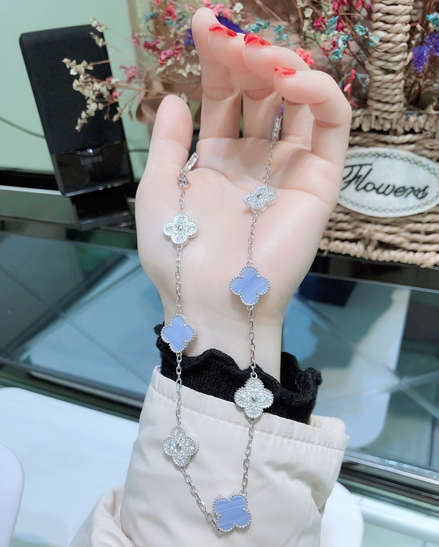 [Auream]CLOVER 10 MOTIFS CHALCEDONY DIAMONDS SILVER NECKLACE