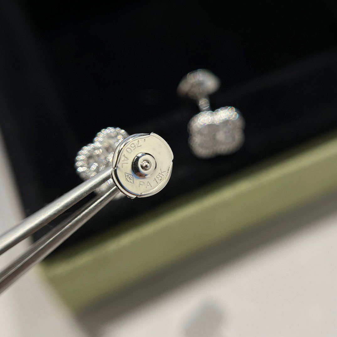 [Auream]CLOVER MINI DIAMOND STUD EARRINGS