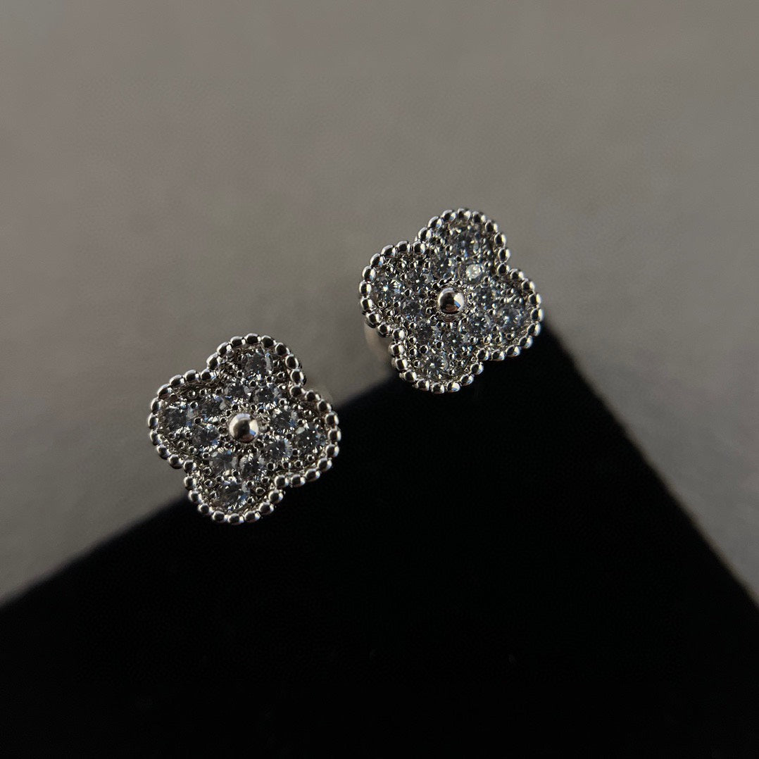 [Auream]CLOVER MINI DIAMOND STUD EARRINGS