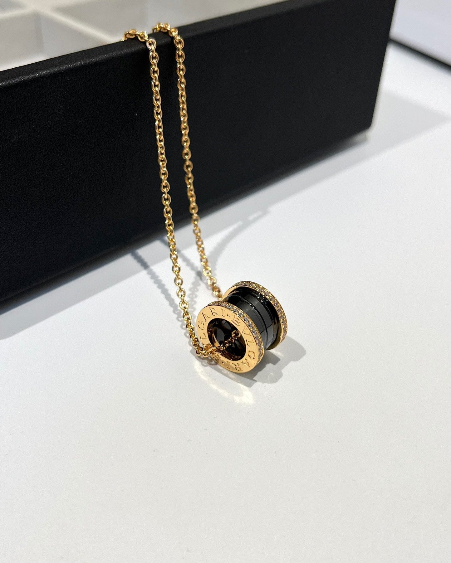 [Auream]ZERO 1 BLACK CERAMIC DIAMOND PINK GOLD NECKLACE