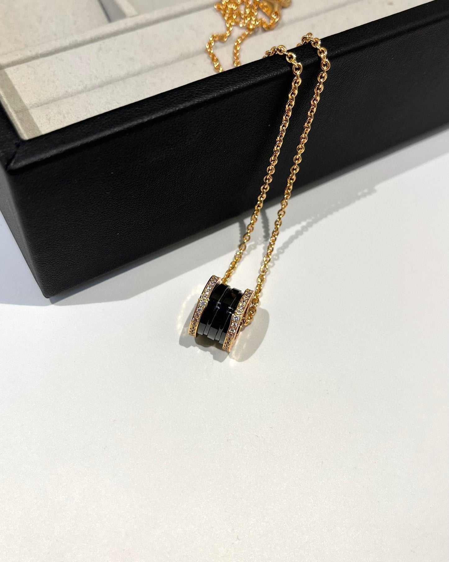 [Auream]ZERO 1 BLACK CERAMIC DIAMOND PINK GOLD NECKLACE