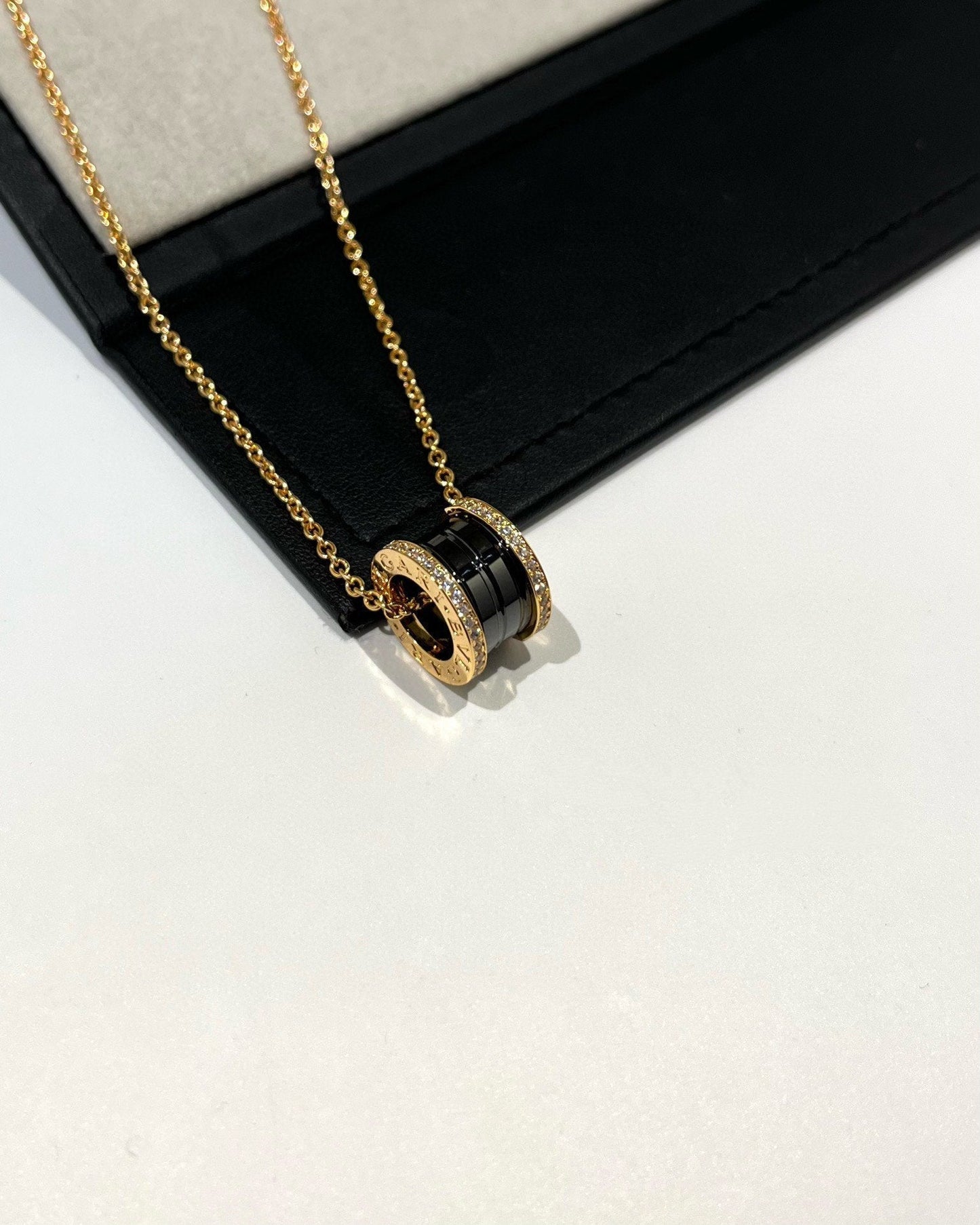 [Auream]ZERO 1 BLACK CERAMIC DIAMOND PINK GOLD NECKLACE