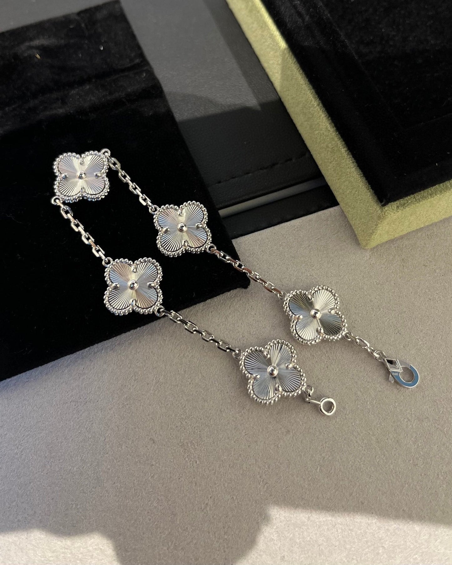 [Auream] CLOVER 5 MOTIF LASER BRACELET COLLECTION
