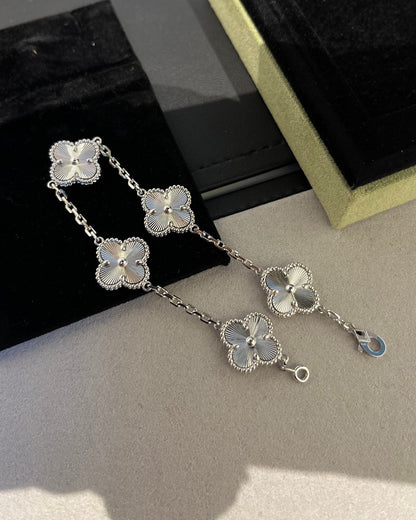 [Auream] CLOVER 5 MOTIF LASER BRACELET COLLECTION